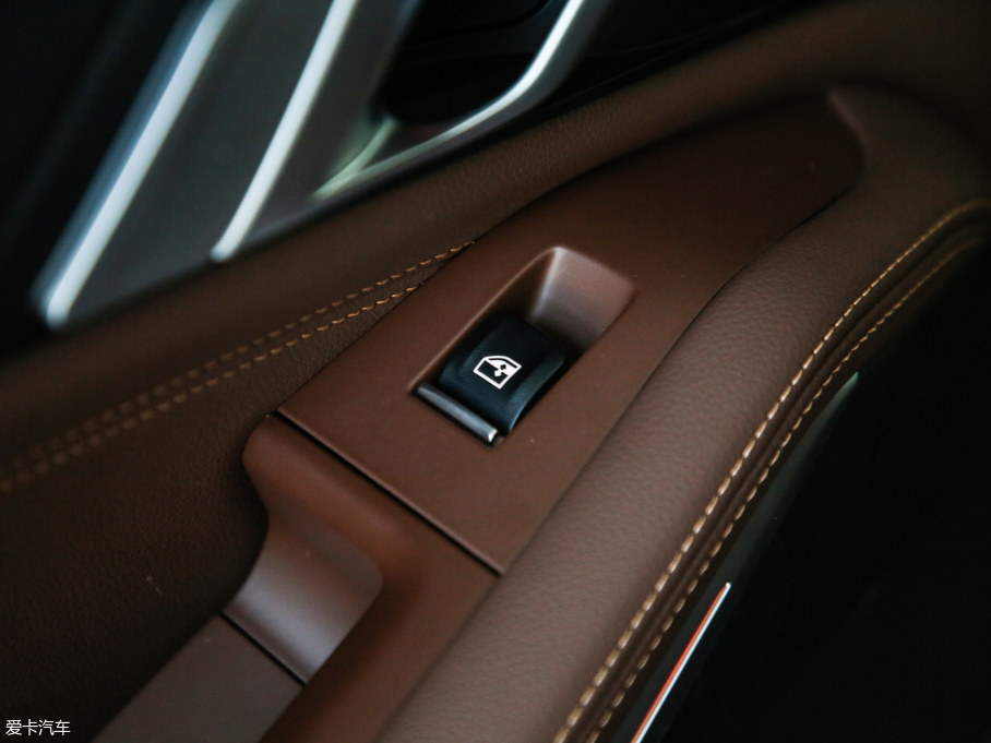 2019RX5(M) xDrive40i M\b