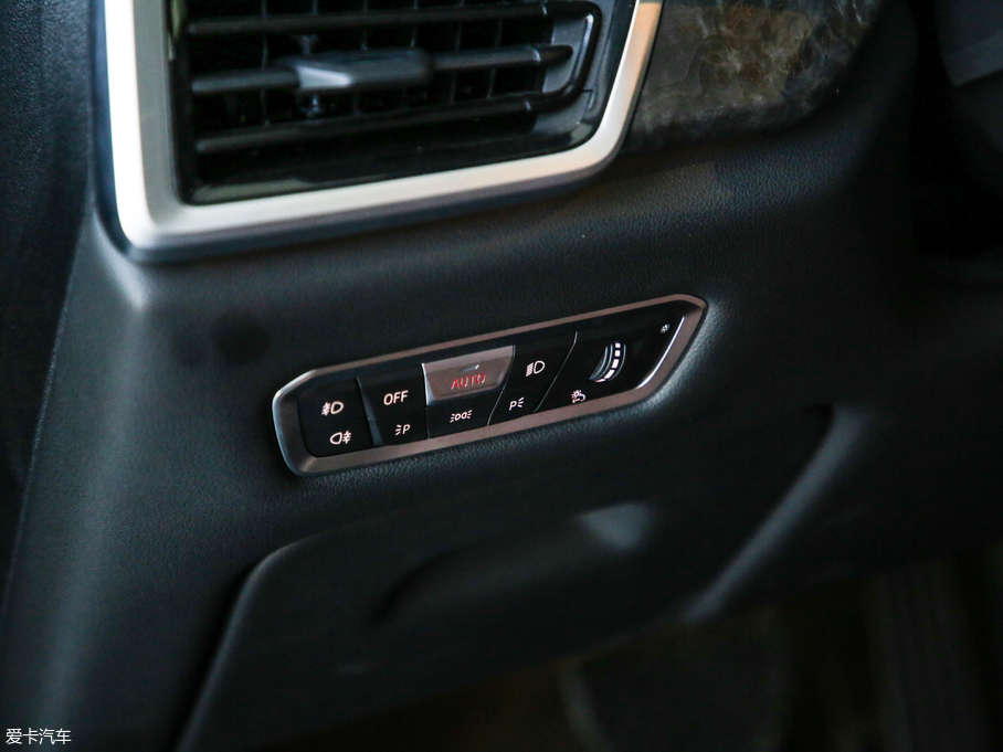 2019RX5(M) xDrive40i M\b