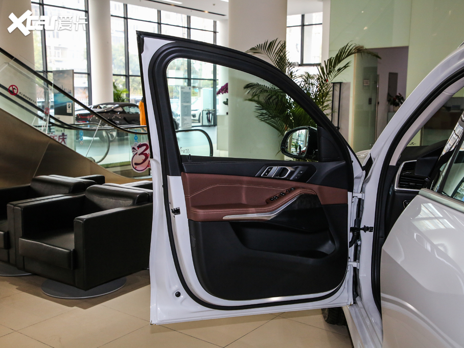 2019��RX5(�M��) xDrive30i M�\�����b