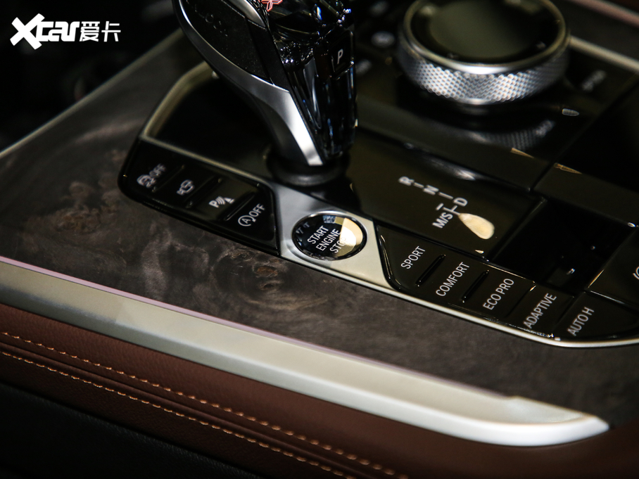 2019RX5(M) xDrive30i M\b