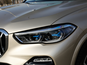 2019xDrive40i  M\b ^