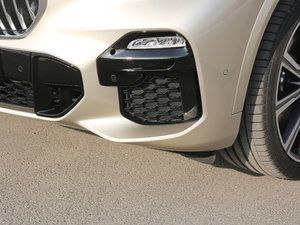 2019xDrive40i  M\b ^