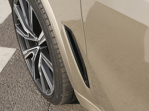 2019xDrive40i  M\b ^