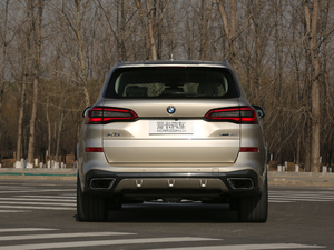 2019xDrive40i  M\b ^