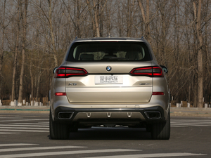 2019xDrive40i  M\b ^