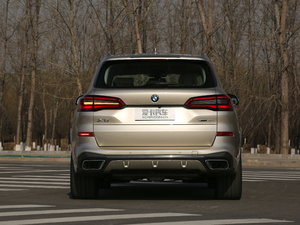 2019xDrive40i  M\b ^