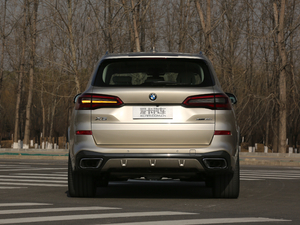 2019xDrive40i  M\b ^