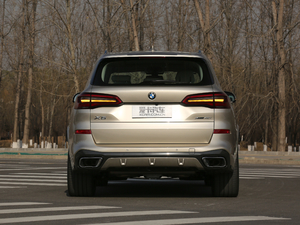 2019xDrive40i  M\b ^