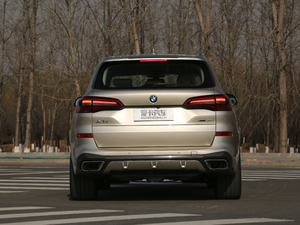 2019xDrive40i  M\b ^