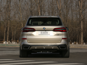 2019xDrive40i  M\b ^