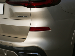 2019xDrive40i  M\b ^