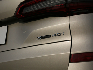 2019xDrive40i  M\b ^