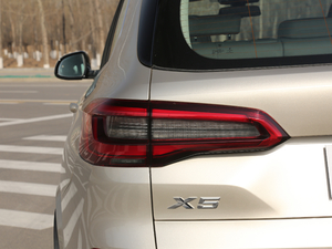 2019xDrive40i  M\b ^