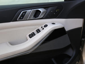 2019xDrive40i  M\b g