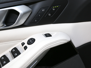 2019xDrive40i  M\b g