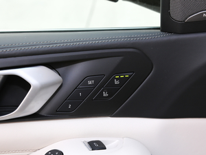 2019xDrive40i  M\b g