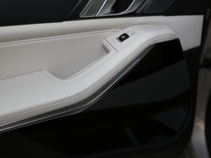 2019xDrive40i  M\b g