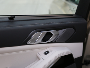 2019xDrive40i  M\b g