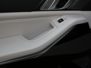 2019xDrive40i  M\b g