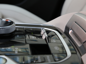 2019xDrive40i  M\b п؅^