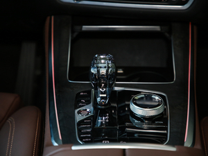 2019xDrive40i M\b п؅^(q)