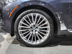 2019xDrive40i  M\b ^