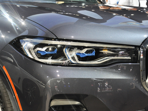 2019xDrive40i  M\b ^