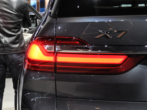 2019xDrive40i  M\b ^