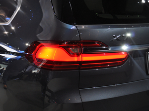 2019xDrive40i  M\b ^