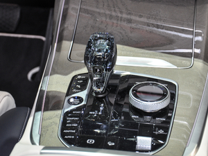 2019xDrive40i  M\b п؅^