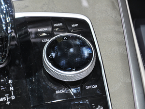 2019xDrive40i  M\b п؅^