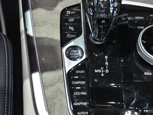 2019xDrive40i  M\b п؅^