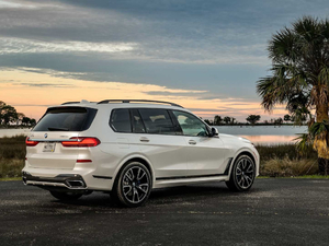 2019xDrive40i  M\b w^