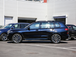 2019xDrive40i  M\b ȣ