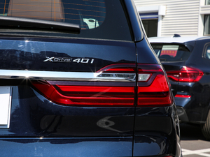 2019xDrive40i  M\b β