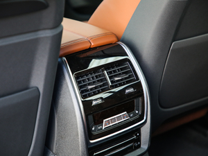 2019xDrive40i  M\b g