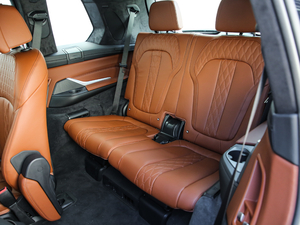 2019xDrive40i  M\b g