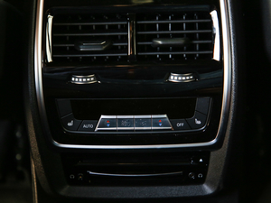 2019xDrive40i  M\b g