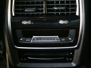 2019xDrive40i  M\b g