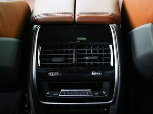 2019xDrive40i  M\b g