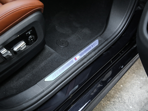 2019xDrive40i  M\(yn)(dng)b g