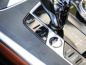 2019xDrive40i  M\b п؅^