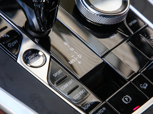 2019xDrive40i  M\b п؅^