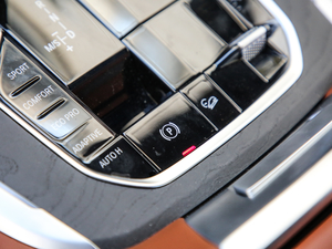 2019xDrive40i  M\b v܇Ƅ