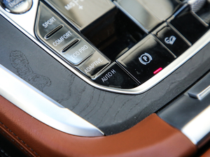 2019xDrive40i  M\b п؅^