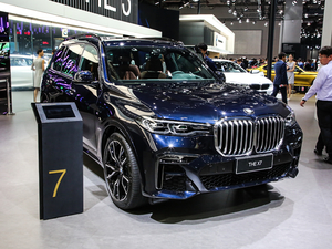 2019xDrive40i  M\b ǰ45