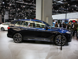 2019xDrive40i  M\b w^