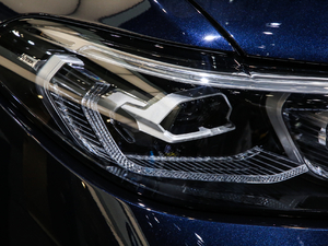 2019xDrive40i  M\b ^