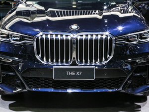 2019xDrive40i  M\b оW