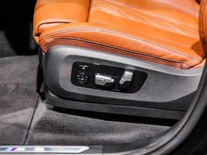 2019xDrive40i  M\b {{